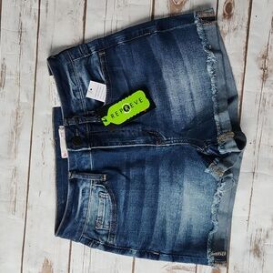 Women's denim shorts. SO. New. Size 7 29